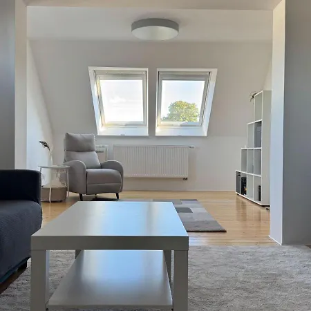 Koeln Bonn Delux Burgblick * Bornheim (Rheinland)